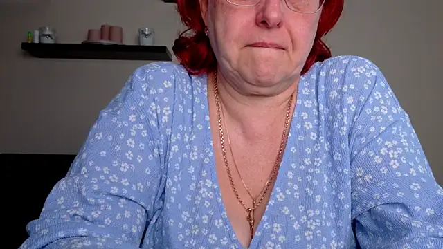 Snapshot of JoannaAndNeighbour chatting on 06/17/26, 08:06 JoannaAndNeighbour online show from 06/17/26, 08:06