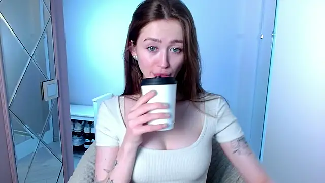 Snapshot of millllina chatting on 01/20/25, 02:03 millllina online show from 01/20/25, 02:03