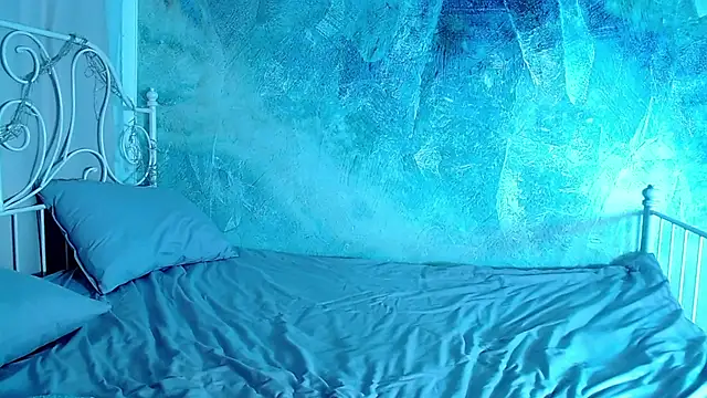 Snapshot of millllina chatting on 09/20/25, 02:18 millllina online show from 09/20/25, 02:18