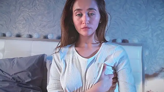 millllina online show from 10/09/25, 03:43