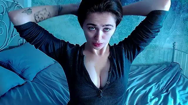 Snapshot of millllina chatting on 10/30/25, 12:56 millllina online show from 10/30/25, 12:56