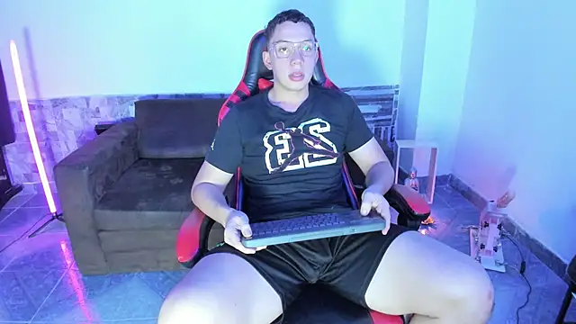 Snapshot of davinalhot chatting on 04/07/26, 08:15 davinalhot online show from 04/07/26, 08:15