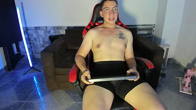 Snapshot of davinalhot chatting on 04/08/26, 05:40 davinalhot online show from 04/08/26, 05:40