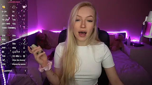 Snapshot of AmandaFiree chatting on 02/24/25, 07:33 AmandaFiree online show from 02/24/25, 07:33