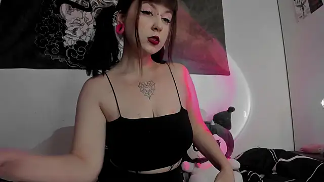 t0riayun0 online show from 01/10/25, 11:18