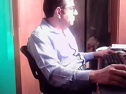 FernandoReuterG online show from 10/14/25, 03:02