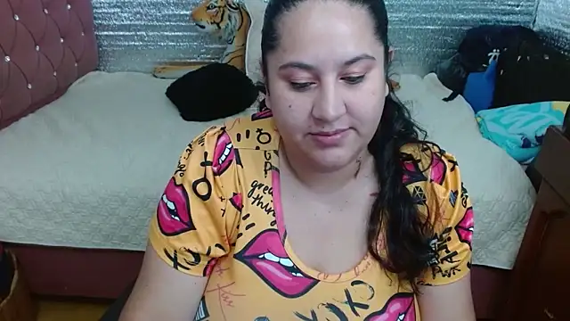 Snapshot of EMILY-NESSA chatting on 05/11/26, 02:45 EMILY-NESSA online show from 05/11/26, 02:45