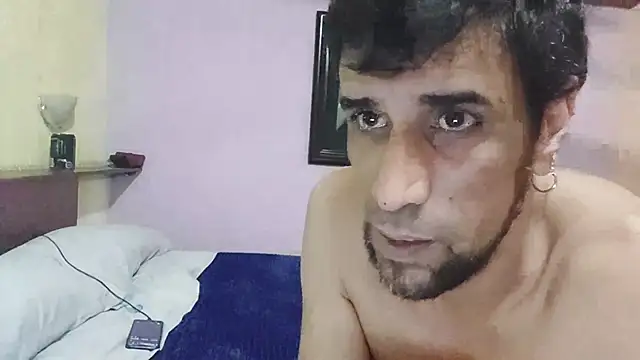Snapshot of Hotcasados69 chatting on 05/01/26, 02:49 Hotcasados69 online show from 05/01/26, 02:49