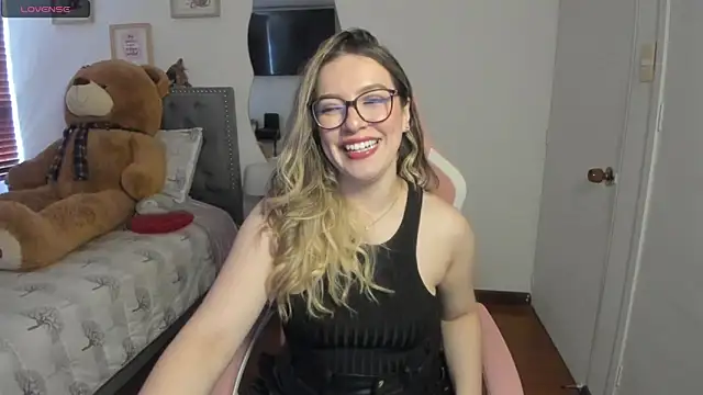 Snapshot of samysweet_8 chatting on 05/05/26, 02:03 samysweet 8 online show from 05/05/26, 02:03