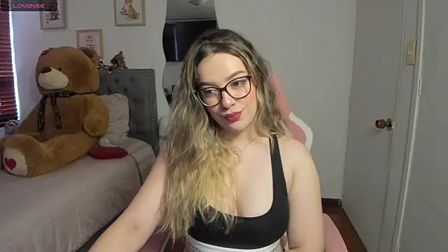 Snapshot of samysweet_8 chatting on 05/08/26, 01:38 samysweet 8 online show from 05/08/26, 01:38