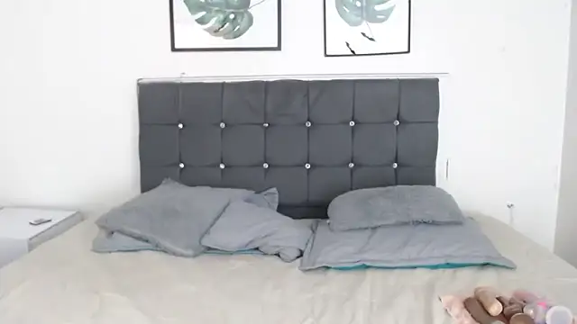 selena yourmilf online show from 12/18/25, 03:40