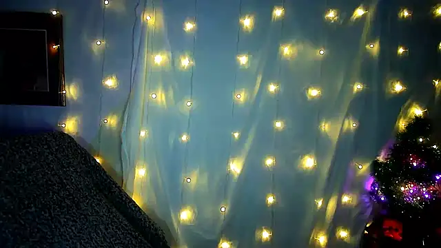 Snapshot of Victoria_Marks chatting on 12/13/24, 04:43 Victoria Marks online show from 12/13/24, 04:43