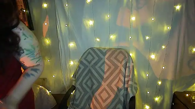 Snapshot of Victoria_Marks chatting on 03/23/25, 02:04 Victoria Marks online show from 03/23/25, 02:04