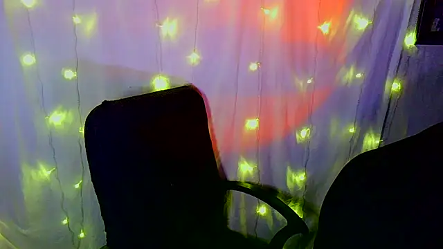 Victoria Marks online show from 11/18/25, 11:37