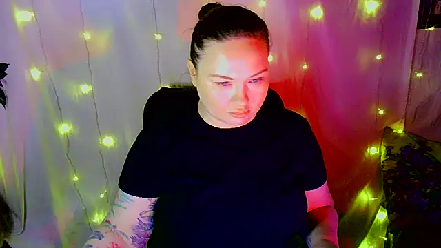 Victoria Marks online show from 11/23/25, 09:36