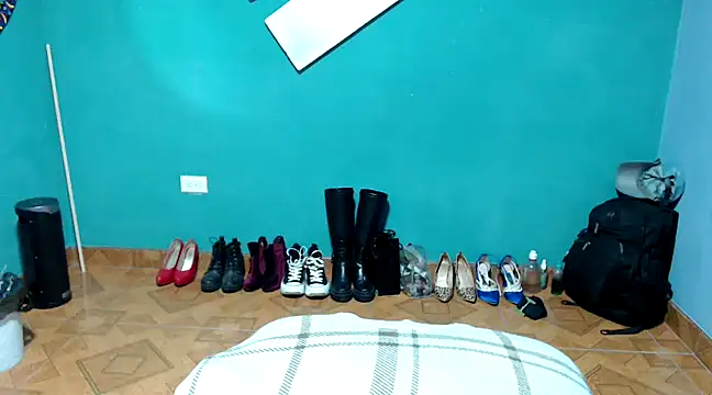 Snapshot of marinadenoche chatting on 01/11/25, 12:12 marinadenoche online show from 01/11/25, 12:12