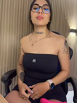 Sarasanders 4 online show from 04/16/26, 02:12