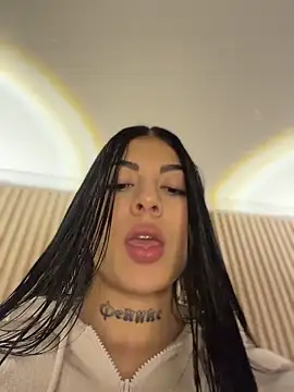 Sarasanders 4 online show from 04/17/26, 02:14