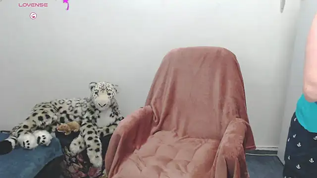 Snapshot of Ammillia chatting on 01/21/25, 01:11 Ammillia online show from 01/21/25, 01:11