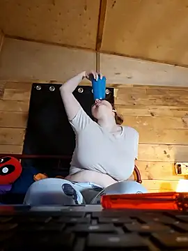 Snapshot of Snowbunnycake_131 chatting on 12/03/24, 06:59 Snowbunnycake 131 online show from 12/03/24, 06:59