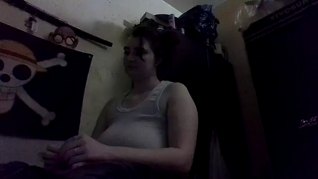 Snapshot of Snowbunnycake_131 chatting on 12/31/24, 08:37 Snowbunnycake 131 online show from 12/31/24, 08:37