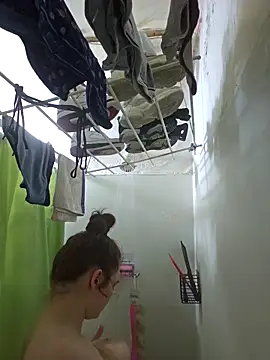 Snapshot of Snowbunnycake_131 chatting on 10/07/25, 10:12 Snowbunnycake 131 online show from 10/07/25, 10:12