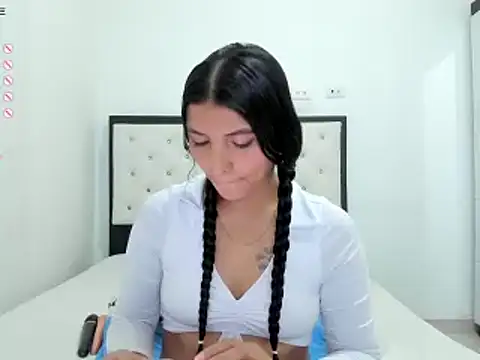 Snapshot of CuteLatinaxx chatting on 03/07/25, 01:51 CuteLatinaxx online show from 03/07/25, 01:51