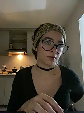 Snapshot of _Lunnaa_ chatting on 05/06/26, 12:19 Lunnaa online show from 05/06/26, 12:19