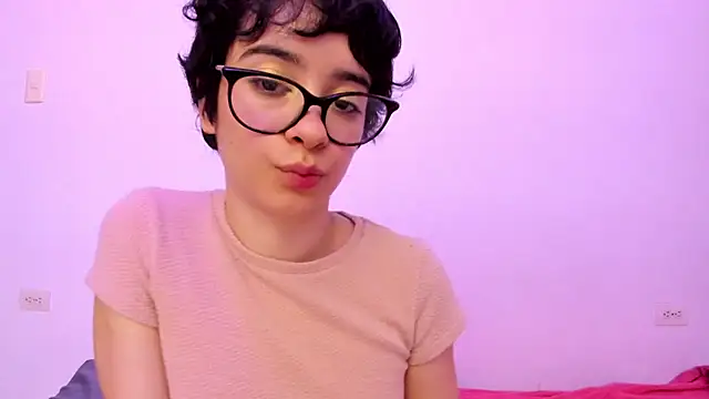 Snapshot of _Lunnaa_ chatting on 07/07/26, 03:31 Lunnaa online show from 07/07/26, 03:31