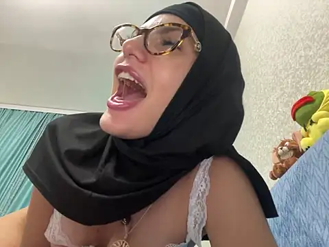 GumusGuray online show from 12/11/24, 10:03