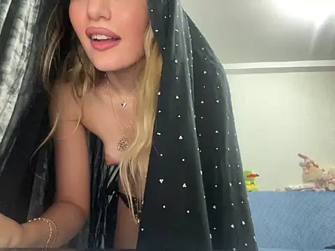 GumusGuray online show from 12/22/24, 01:45