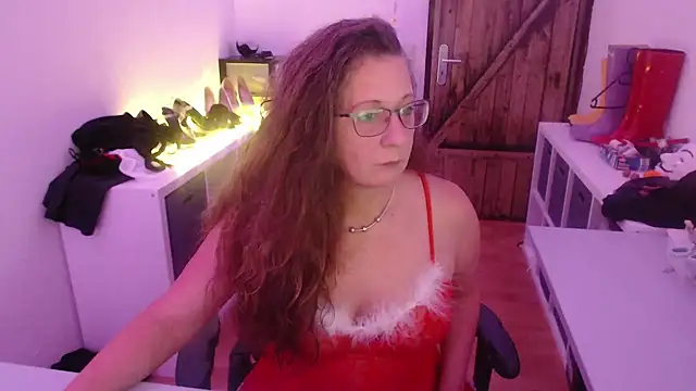 Snapshot of GeilesLuder75 chatting on 12/14/25, 06:01 GeilesLuder75 online show from 12/14/25, 06:01