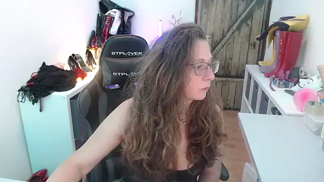 Snapshot of GeilesLuder75 chatting on 04/10/26, 03:28 GeilesLuder75 online show from 04/10/26, 03:28