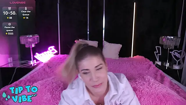 CassandraGood online show from 01/11/25, 04:38