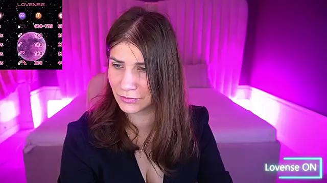 CassandraGood online show from 11/17/25, 07:25