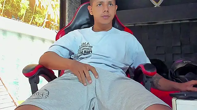Snapshot of boy_bigcock24cm chatting on 06/01/26, 12:29 boy bigcock24cm online show from 06/01/26, 12:29