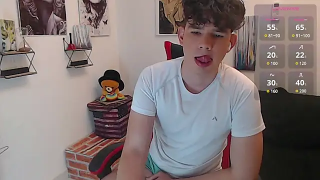 Snapshot of Oliverboy- chatting on 06/14/26, 02:24 Oliverboy- online show from 06/14/26, 02:24