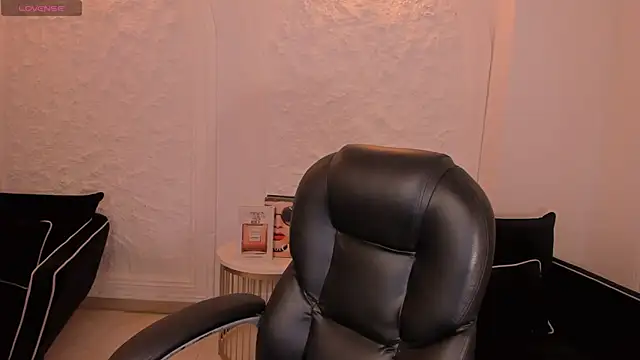 MollyJones  online show from 07/05/26, 12:01