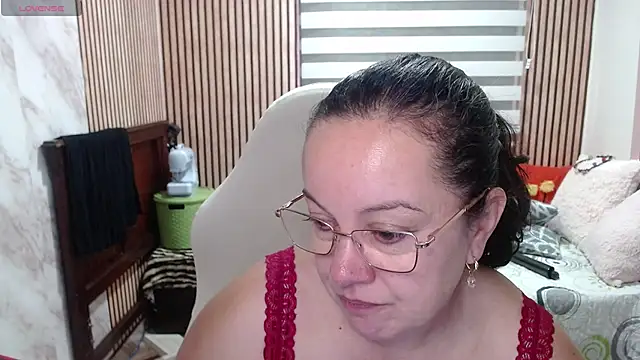Snapshot of Sonialorens_ chatting on 05/23/26, 04:55 Sonialorens online show from 05/23/26, 04:55