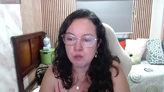 Snapshot of Sonialorens_ chatting on 05/26/26, 04:36 Sonialorens online show from 05/26/26, 04:36