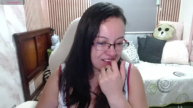 Snapshot of Sonialorens_ chatting on 06/06/26, 09:19 Sonialorens online show from 06/06/26, 09:19