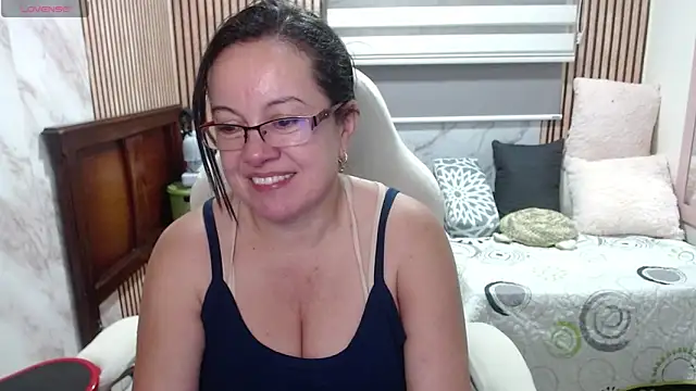 Snapshot of Sonialorens_ chatting on 06/07/26, 11:08 Sonialorens online show from 06/07/26, 11:08