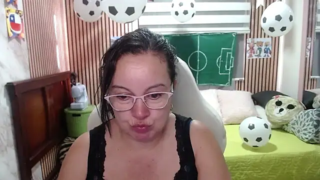 Snapshot of Sonialorens_ chatting on 06/11/26, 09:46 Sonialorens online show from 06/11/26, 09:46
