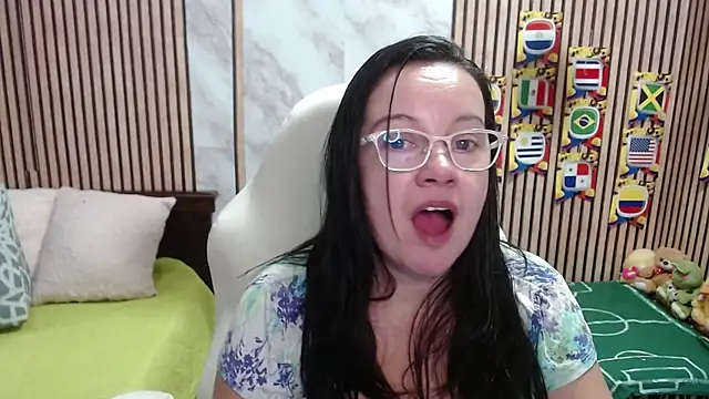 Snapshot of Sonialorens_ chatting on 06/22/26, 09:12 Sonialorens online show from 06/22/26, 09:12