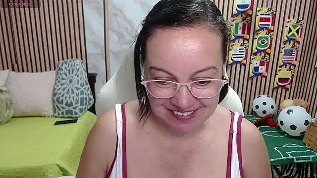 Snapshot of Sonialorens_ chatting on 06/29/26, 04:07 Sonialorens online show from 06/29/26, 04:07