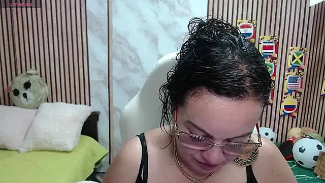 Snapshot of Sonialorens_ chatting on 07/08/26, 04:33 Sonialorens online show from 07/08/26, 04:33