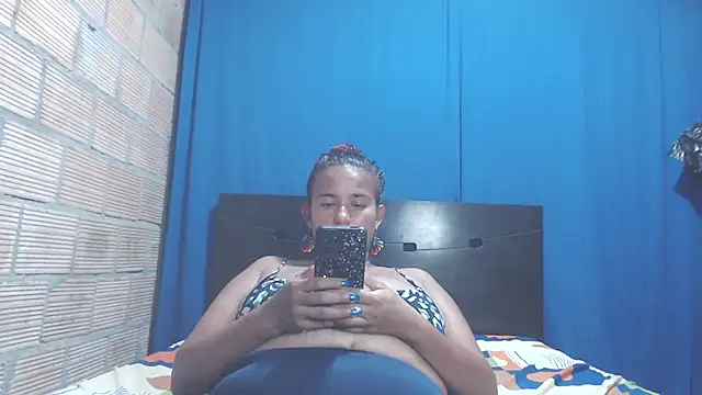 Snapshot of isabella_dirty69 chatting on 02/02/25, 05:32 isabella dirty69 online show from 02/02/25, 05:32