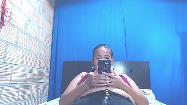 Snapshot of isabella_dirty69 chatting on 03/12/25, 03:40 isabella dirty69 online show from 03/12/25, 03:40