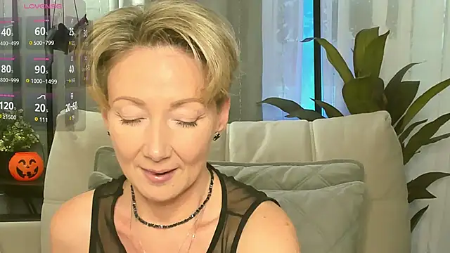 AkexandraFix online show from 10/31/25, 01:12