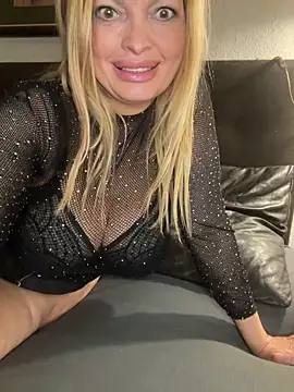 Lisavontease online show from 04/18/26, 07:07